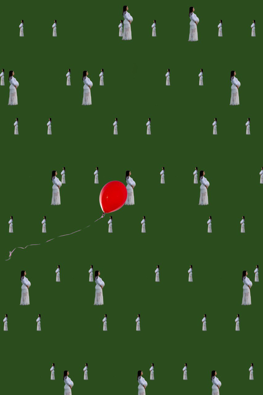 Она беременная